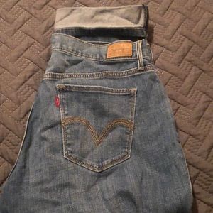 Levi cropped jeans!